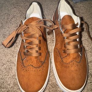 Women’s Brown Lace-Up Shoes